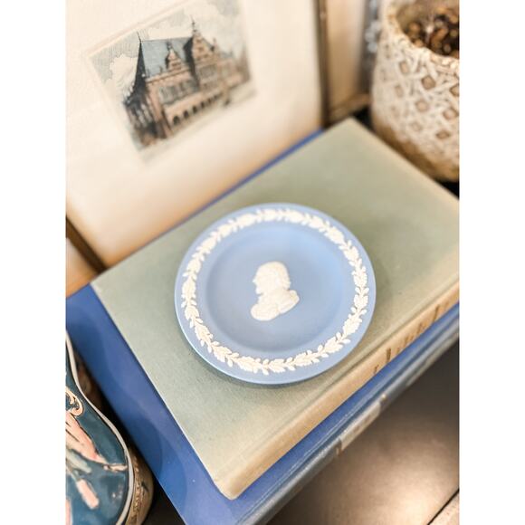 Wedgwood Shakespeare Jewelry Plate - Picture 1 of 4